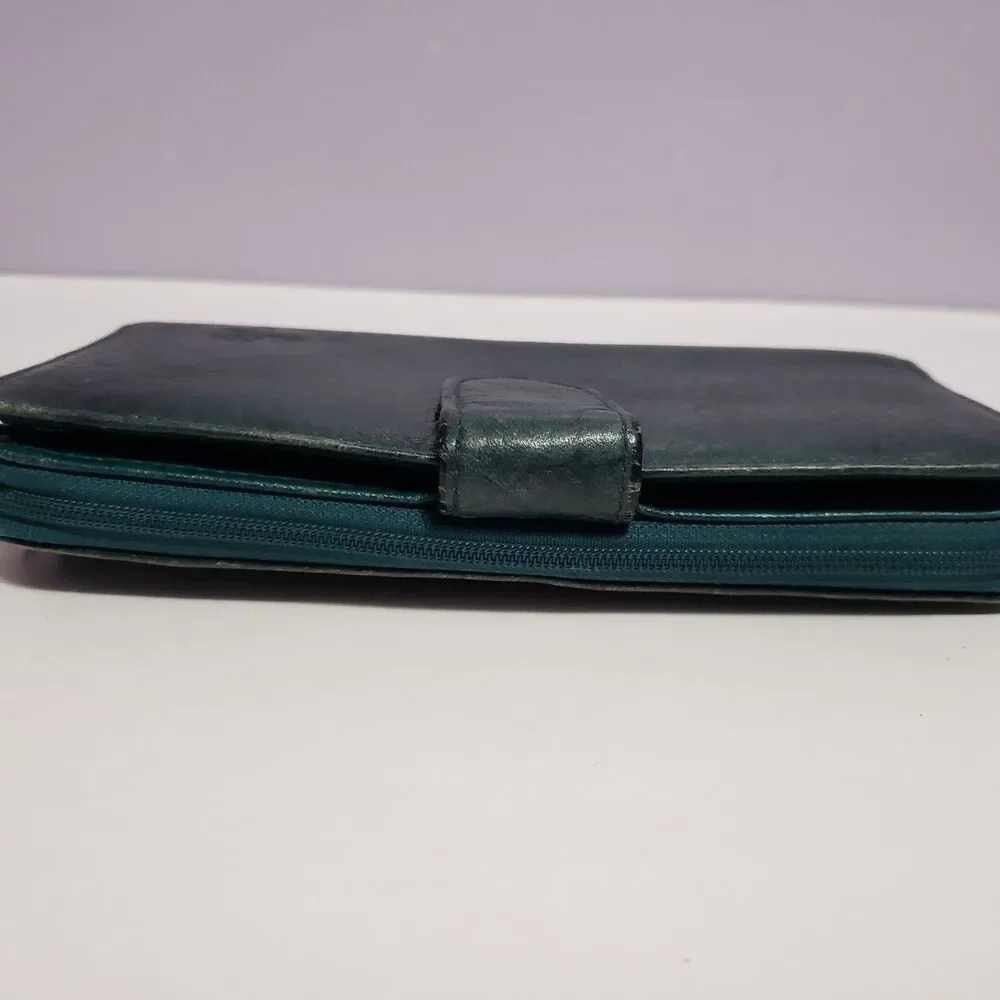 Buxton Genuine Leather Green Women's Zip Around Wallet 7